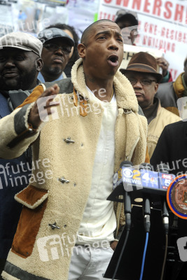 Protestaktion mit Ja Rule gegen die NYCHA in New York