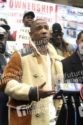 Protestaktion mit Ja Rule gegen die NYCHA in New York