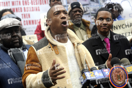 Protestaktion mit Ja Rule gegen die NYCHA in New York