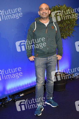 Django Asül auf der f.re.e Reise- und Freizeitmesse in München