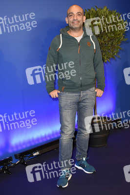 Django Asül auf der f.re.e Reise- und Freizeitmesse in München