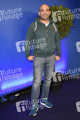 Django Asül auf der f.re.e Reise- und Freizeitmesse in München