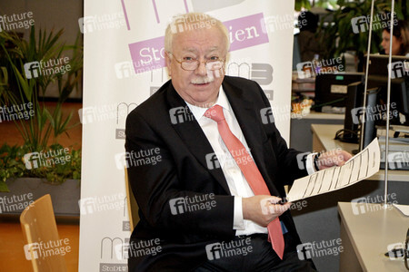 Michael Häupl unterzeichnet Volksbegehren in Wien