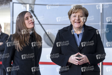 Angela Merkel empängt Katrin Jakobsdóttir in Berlin