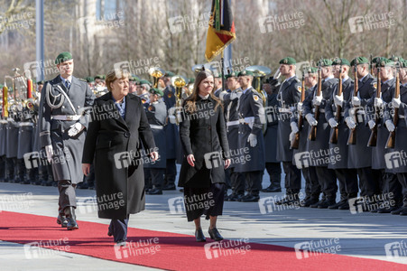 Angela Merkel empängt Katrin Jakobsdóttir in Berlin