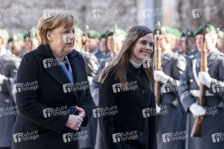 Angela Merkel empängt Katrin Jakobsdóttir in Berlin