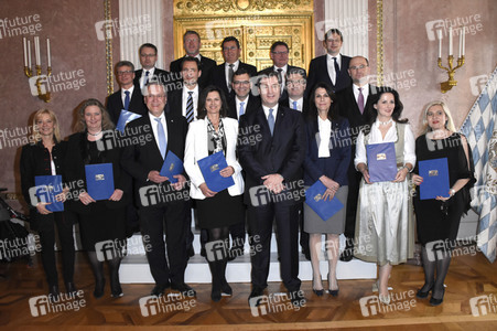 Aushändigung der Ernennungsurkunden des neuen bayerischen Kabinetts in München