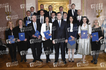 Aushändigung der Ernennungsurkunden des neuen bayerischen Kabinetts in München