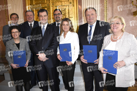 Aushändigung der Ernennungsurkunden des neuen bayerischen Kabinetts in München