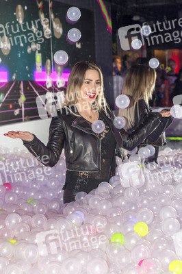 Let's Glow - 90er Jahre Neon Pop-Up Party in Berlin