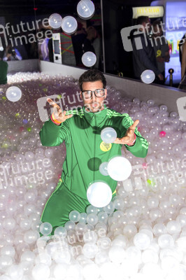 Let's Glow - 90er Jahre Neon Pop-Up Party in Berlin