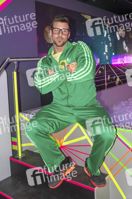 Let's Glow - 90er Jahre Neon Pop-Up Party in Berlin