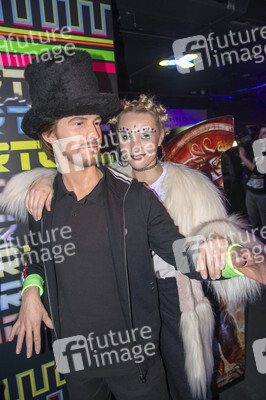 Let's Glow - 90er Jahre Neon Pop-Up Party in Berlin