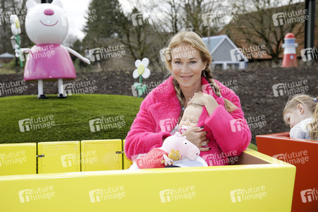 Fototermin mit Caroline Beil und Sarah Lombardi mit Kindern im Heide Park Soltau