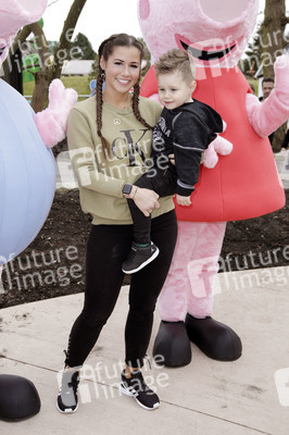 Fototermin mit Caroline Beil und Sarah Lombardi mit Kindern im Heide Park Soltau
