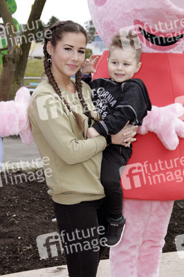 Fototermin mit Caroline Beil und Sarah Lombardi mit Kindern im Heide Park Soltau