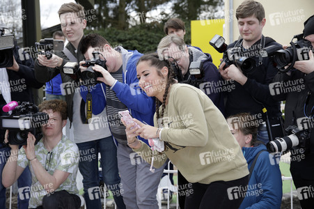 Fototermin mit Caroline Beil und Sarah Lombardi mit Kindern im Heide Park Soltau