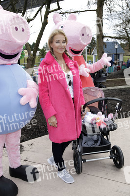 Fototermin mit Caroline Beil und Sarah Lombardi mit Kindern im Heide Park Soltau