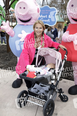 Fototermin mit Caroline Beil und Sarah Lombardi mit Kindern im Heide Park Soltau
