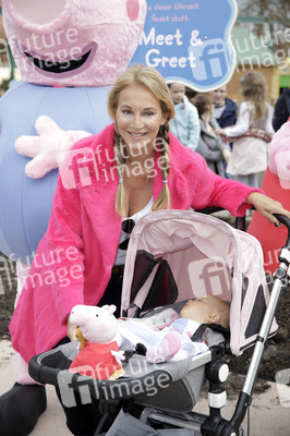 Fototermin mit Caroline Beil und Sarah Lombardi mit Kindern im Heide Park Soltau