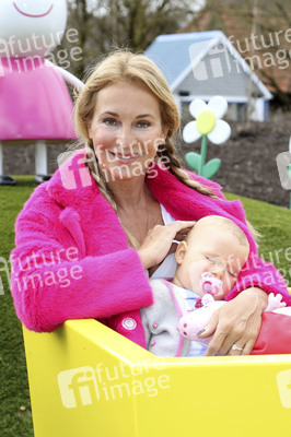 Fototermin mit Caroline Beil und Sarah Lombardi mit Kindern im Heide Park Soltau