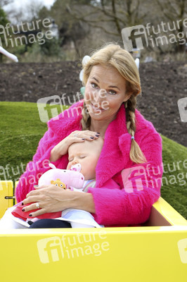 Fototermin mit Caroline Beil und Sarah Lombardi mit Kindern im Heide Park Soltau