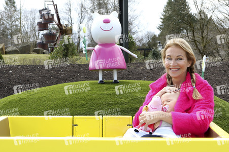 Fototermin mit Caroline Beil und Sarah Lombardi mit Kindern im Heide Park Soltau
