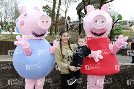 Fototermin mit Caroline Beil und Sarah Lombardi mit Kindern im Heide Park Soltau