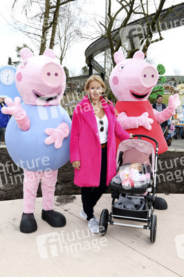 Fototermin mit Caroline Beil und Sarah Lombardi mit Kindern im Heide Park Soltau