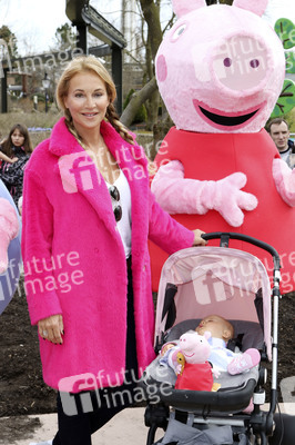 Fototermin mit Caroline Beil und Sarah Lombardi mit Kindern im Heide Park Soltau