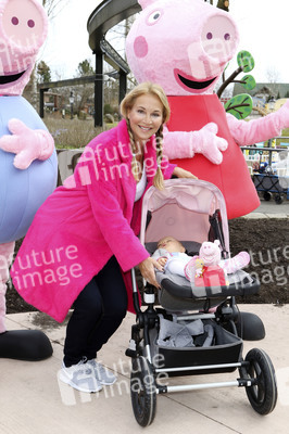 Fototermin mit Caroline Beil und Sarah Lombardi mit Kindern im Heide Park Soltau