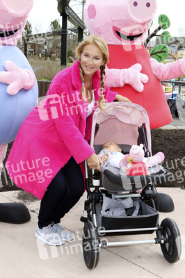 Fototermin mit Caroline Beil und Sarah Lombardi mit Kindern im Heide Park Soltau