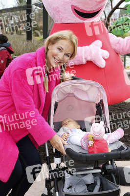 Fototermin mit Caroline Beil und Sarah Lombardi mit Kindern im Heide Park Soltau