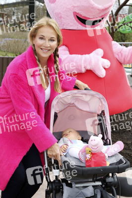 Fototermin mit Caroline Beil und Sarah Lombardi mit Kindern im Heide Park Soltau