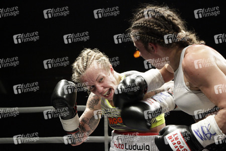 WBC WM-Boxkampf Eva Voraberger vs. Nina Radovanovic in Wiener Neustadt