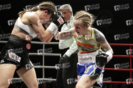 WBC WM-Boxkampf Eva Voraberger vs. Nina Radovanovic in Wiener Neustadt