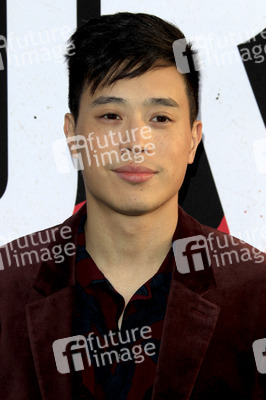 Filmpremiere 'Blumhouse präsentiert: Wahrheit oder Pflicht' in Los Angeles