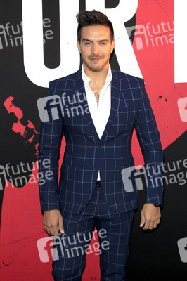 Filmpremiere 'Blumhouse präsentiert: Wahrheit oder Pflicht' in Los Angeles