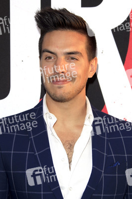 Filmpremiere 'Blumhouse präsentiert: Wahrheit oder Pflicht' in Los Angeles