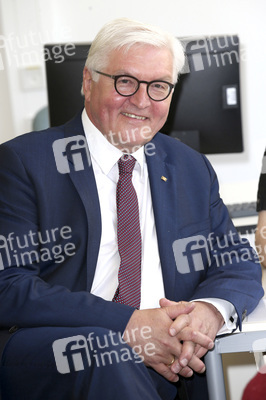 Frank-Walter Steinmeier besucht Berufsschulen in Hamburg
