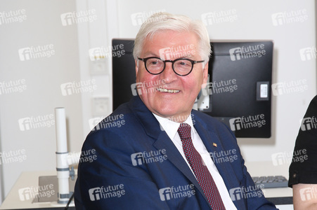 Frank-Walter Steinmeier besucht Berufsschulen in Hamburg
