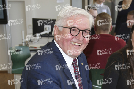 Frank-Walter Steinmeier besucht Berufsschulen in Hamburg