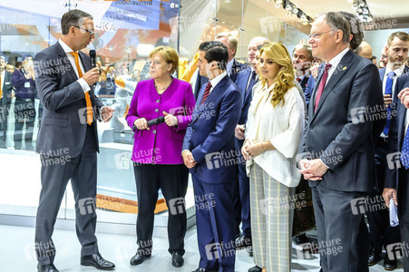 Eröffnungsrundgang der Kanzlerin auf der Hannover Messe 2018