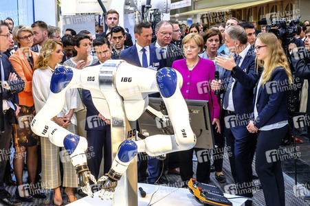 Eröffnungsrundgang der Kanzlerin auf der Hannover Messe 2018