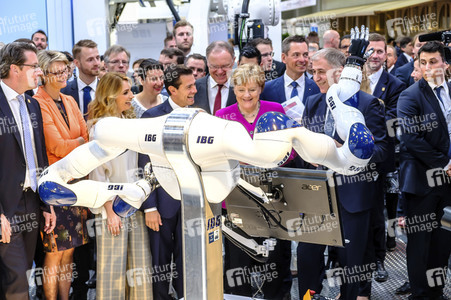 Eröffnungsrundgang der Kanzlerin auf der Hannover Messe 2018