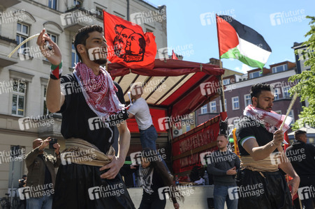 Demonstration der Gruppierung Jugendwiderstand in Berlin