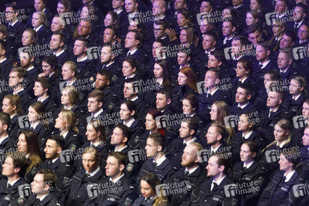 Vereidigung von 2300 Kommissaranwärtern in Köln