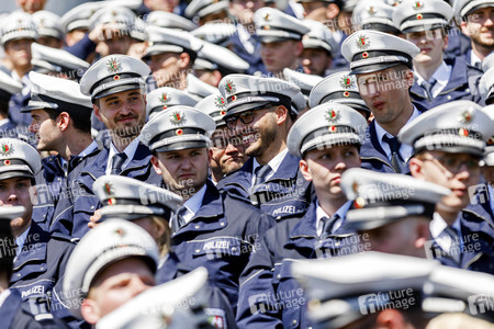Vereidigung von 2300 Kommissaranwärtern in Köln