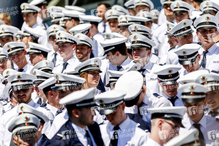 Vereidigung von 2300 Kommissaranwärtern in Köln