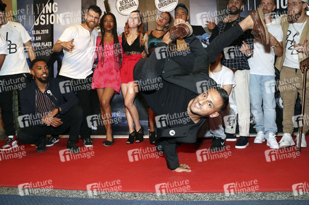 Premiere der Tanzshow 'Flying Illusion' in Berlin